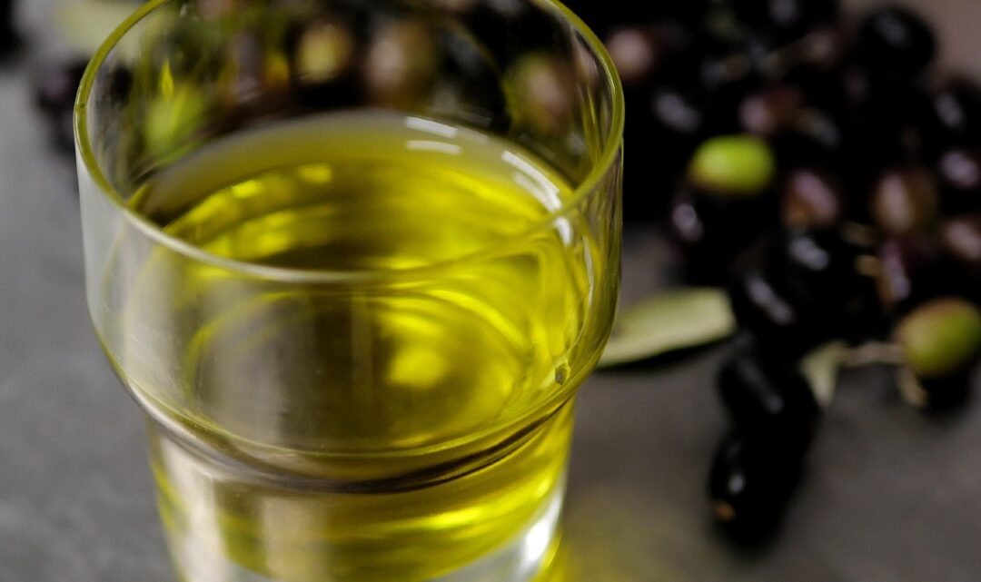 THE SECRETS OF THE EXTRA VERGIN OLIVE OIL